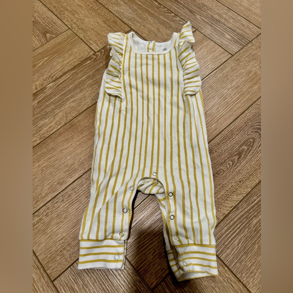 Pehr yellow stripe romper 3-6mo
Re-poshing
Baby outgrew it before she could wear